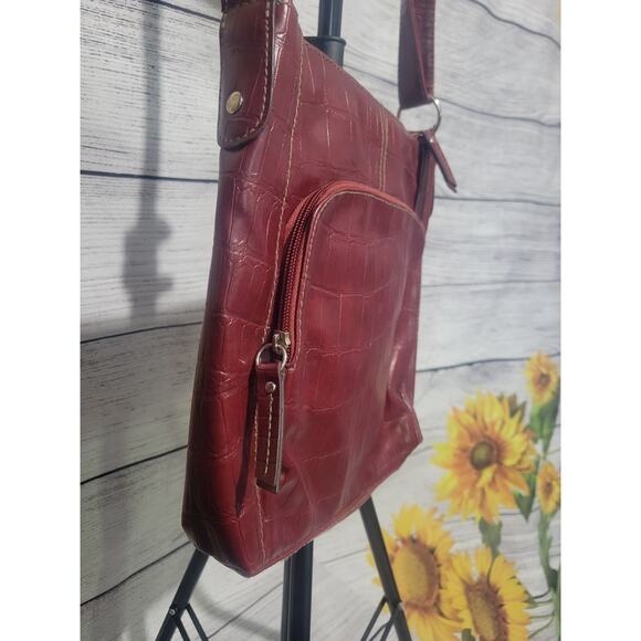 Relic Shoulder or Crossbody Faux Leather Bag Burgandy Red NWOT - Picture 3 of 9